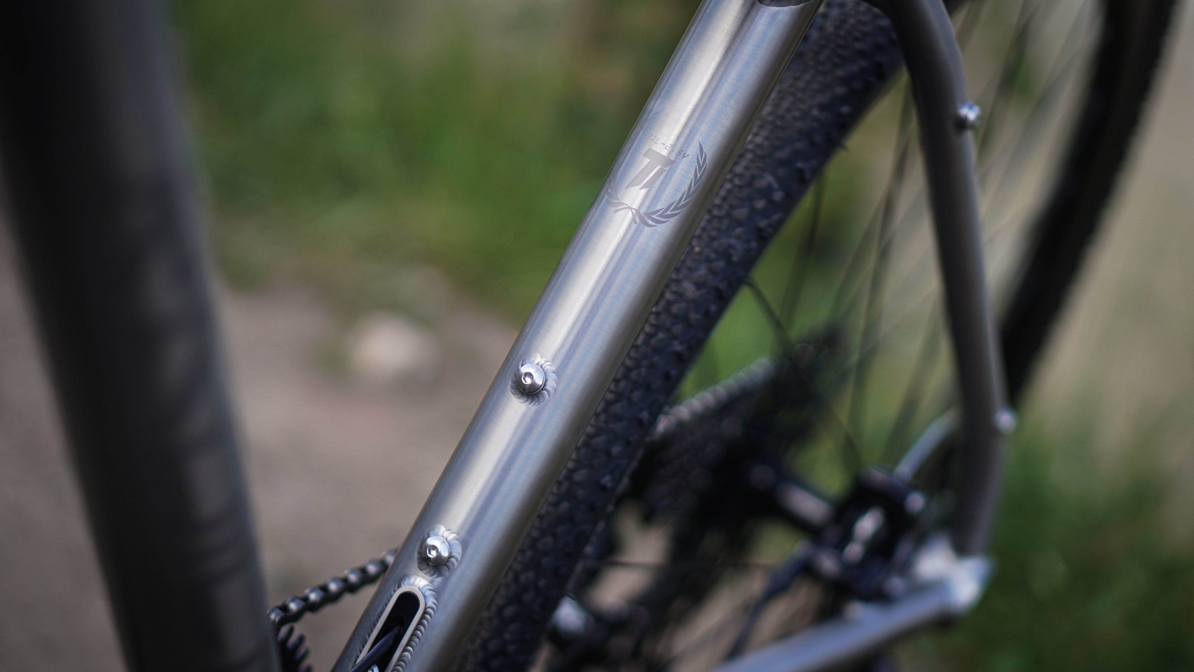 Surveyor (Titanium) - Gravel