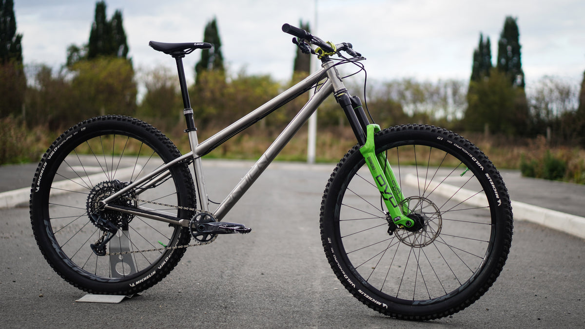 Chilli Dog (Titanium) - Ex Demo