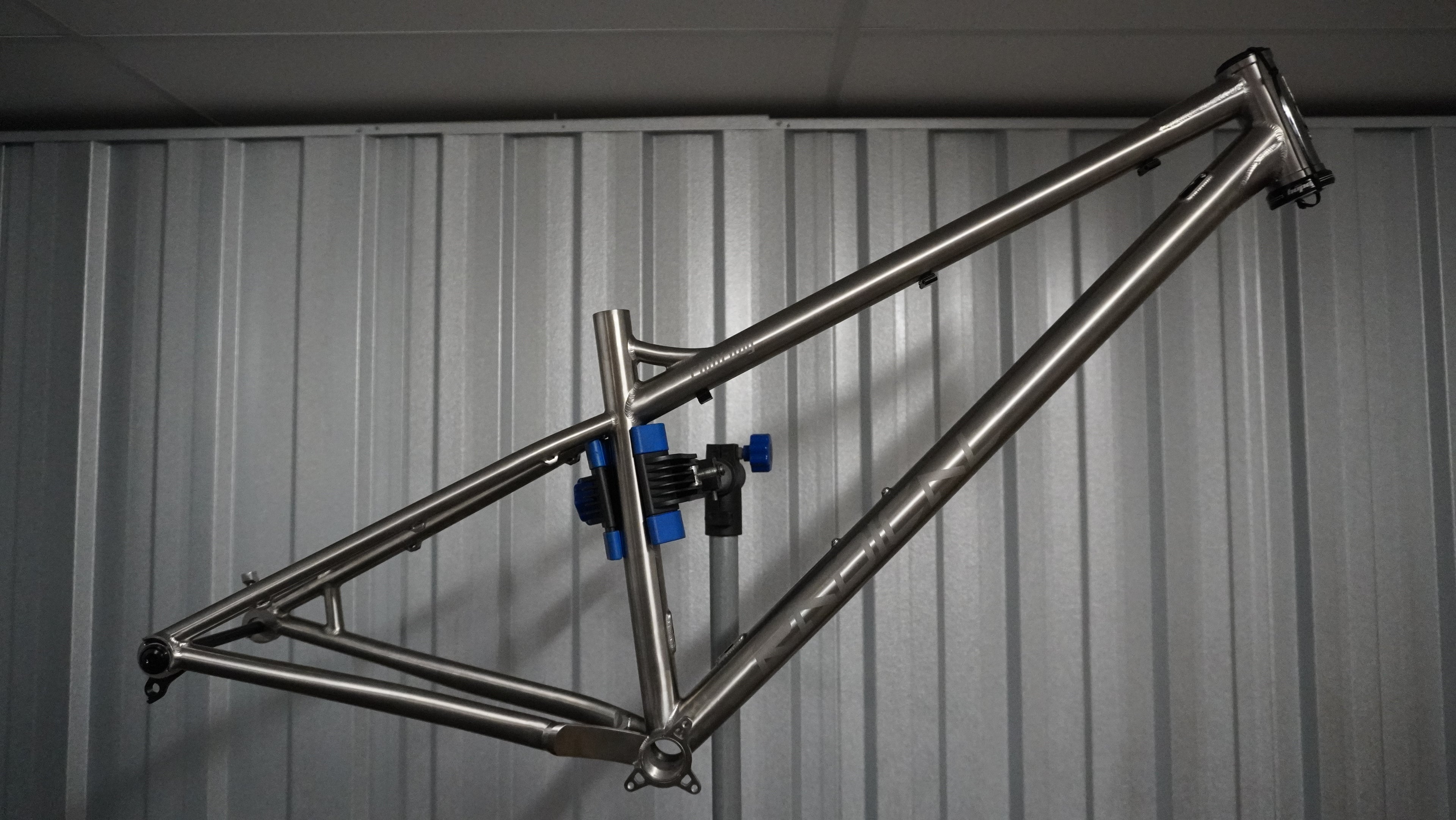Chilli Dog (Titanium) - MX - Stock Frame